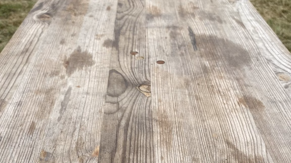Vergrautes Holz